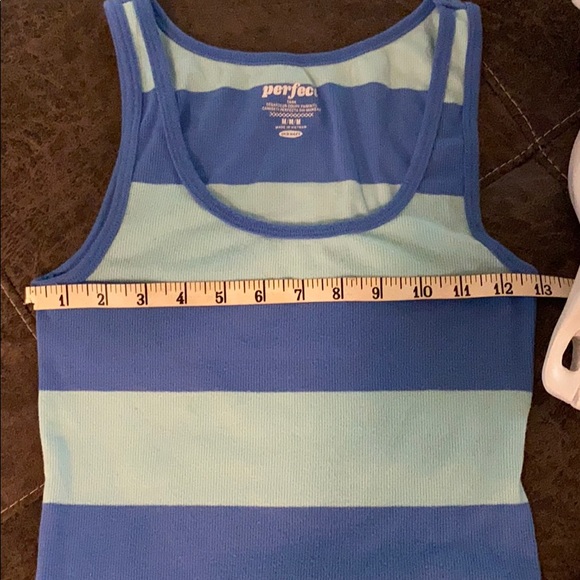 Old Navy perfect tank top - Picture 3 of 5